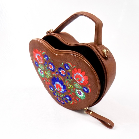 Embroidered Heart-shaped Purse - Picture 4 of 8